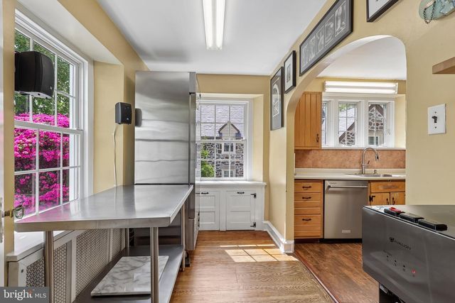 6 OVERBROOK PKWY, Wynnewood, PA 19096
