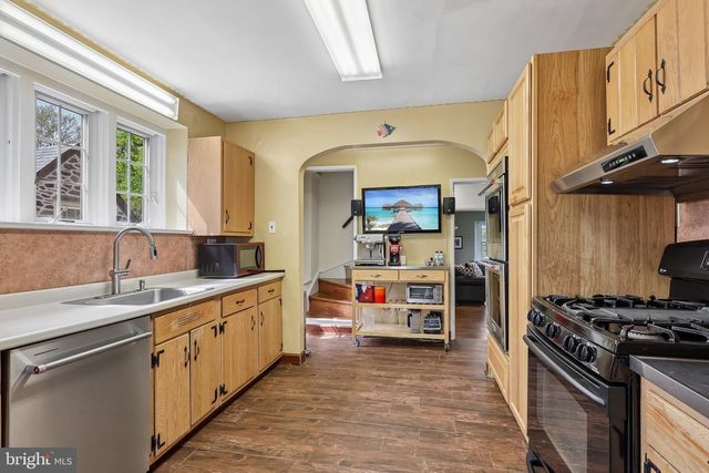 6 OVERBROOK PKWY, Wynnewood, PA 19096