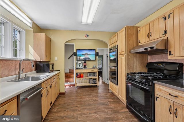 6 OVERBROOK PKWY, Wynnewood, PA 19096