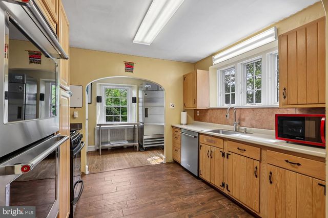 6 OVERBROOK PKWY, Wynnewood, PA 19096