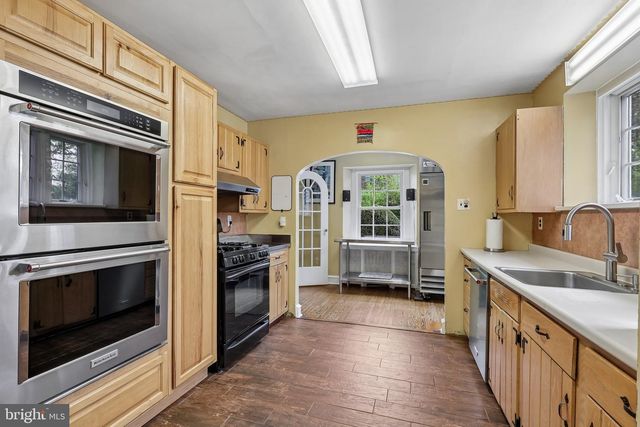 6 OVERBROOK PKWY, Wynnewood, PA 19096