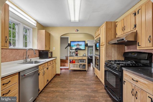 6 OVERBROOK PKWY, Wynnewood, PA 19096