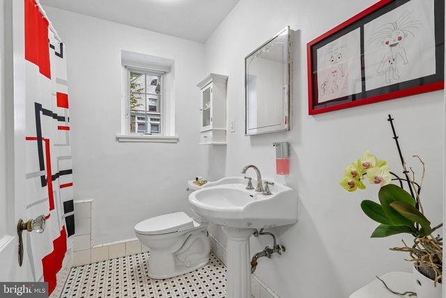6 OVERBROOK PKWY, Wynnewood, PA 19096
