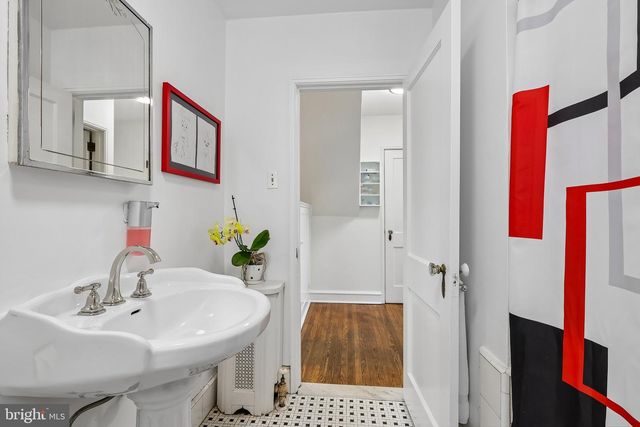 6 OVERBROOK PKWY, Wynnewood, PA 19096