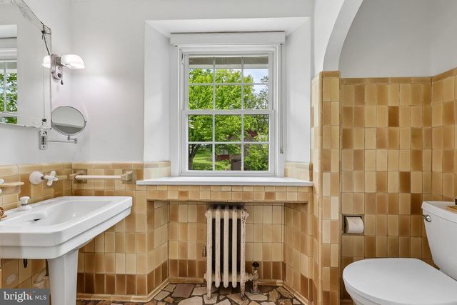6 OVERBROOK PKWY, Wynnewood, PA 19096