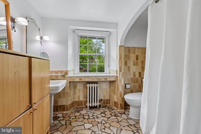 6 OVERBROOK PKWY, Wynnewood, PA 19096