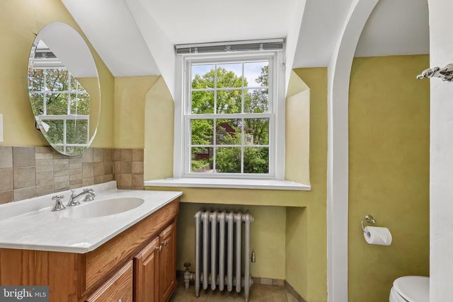 6 OVERBROOK PKWY, Wynnewood, PA 19096