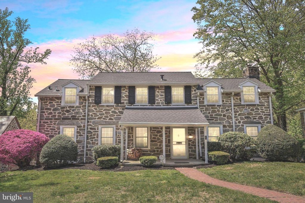 6 OVERBROOK PKWY, Wynnewood, PA 19096