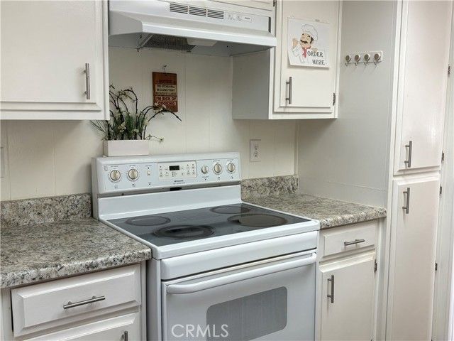 180 Santa Paula, Hemet, CA 92543