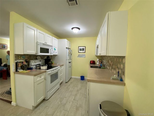 274 Berwick Court C, Ridge, NY 11961