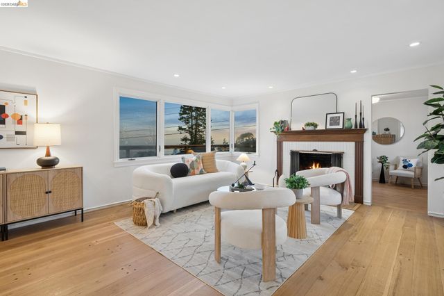 708 Grizzly Peak Blvd, Berkeley, CA 94708