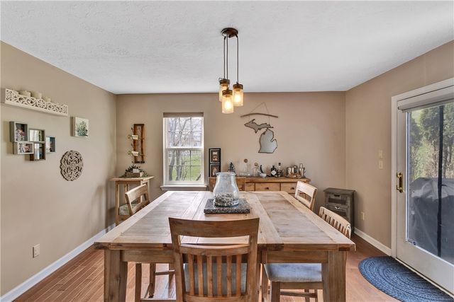 301 Wingate Dr, Robinson Twp, PA 15205