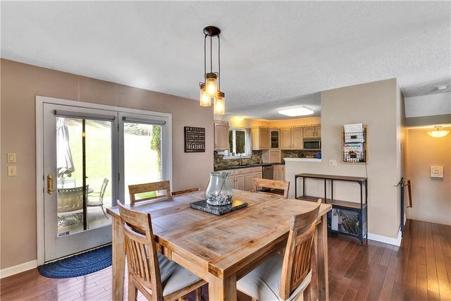 301 Wingate Dr, Robinson Twp, PA 15205