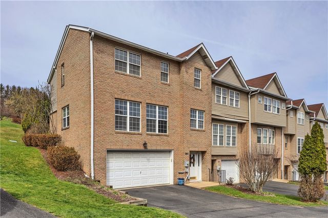 301 Wingate Dr, Robinson Twp, PA 15205