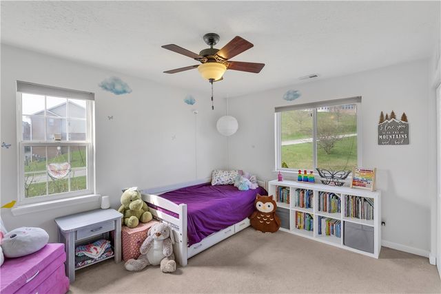 301 Wingate Dr, Robinson Twp, PA 15205