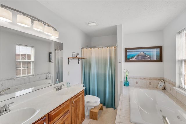 301 Wingate Dr, Robinson Twp, PA 15205