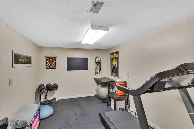 301 Wingate Dr, Robinson Twp, PA 15205