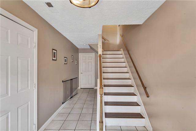 301 Wingate Dr, Robinson Twp, PA 15205