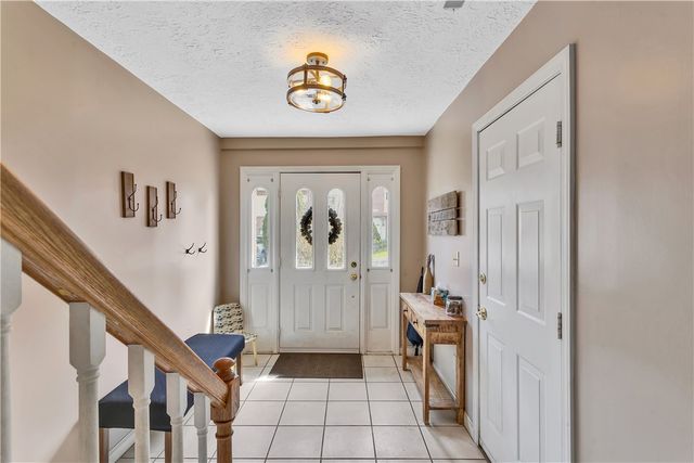 301 Wingate Dr, Robinson Twp, PA 15205