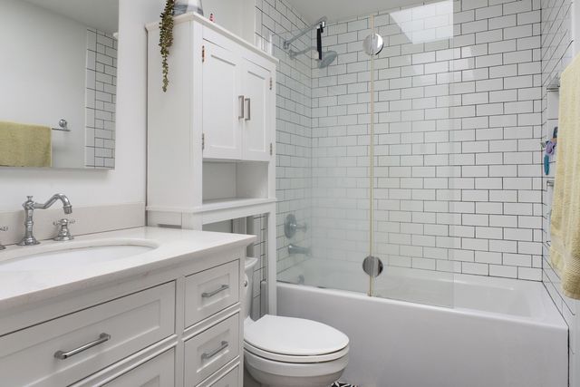 2527 N WASHTENAW Avenue, Chicago, IL 60647