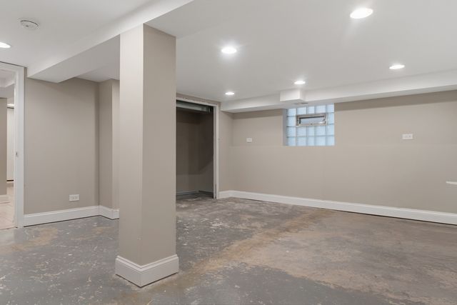 2527 N WASHTENAW Avenue, Chicago, IL 60647