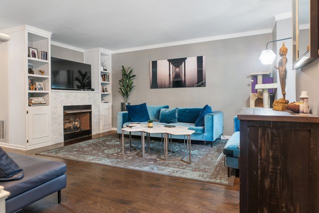 2527 N WASHTENAW Avenue, Chicago, IL 60647