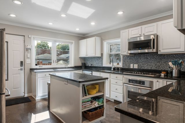 2527 N WASHTENAW Avenue, Chicago, IL 60647