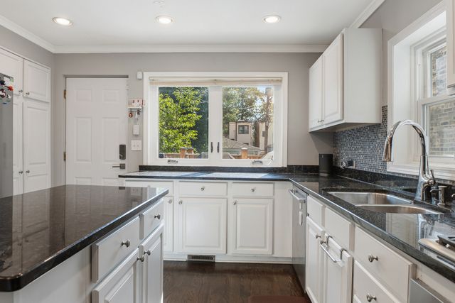 2527 N WASHTENAW Avenue, Chicago, IL 60647
