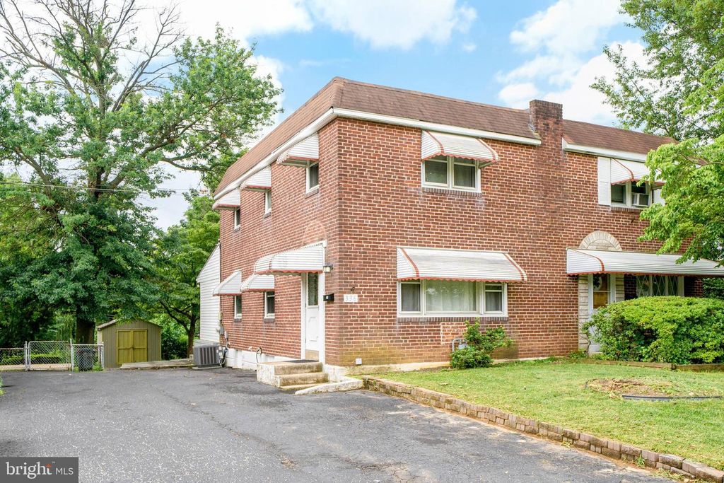 336 HOLLAND ST, Crum Lynne, PA 19022
