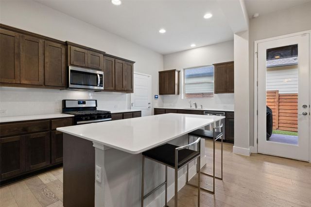1713 Arcilla ST, Austin, TX 78741