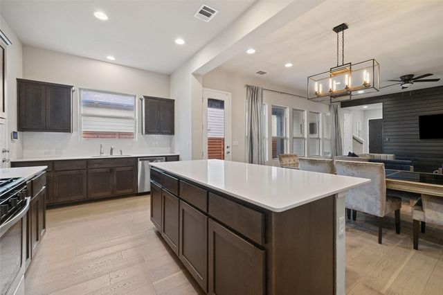 1713 Arcilla ST, Austin, TX 78741