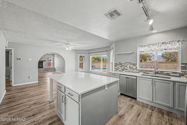 51 S Gold Mine Loop, Tucson, AZ 85748