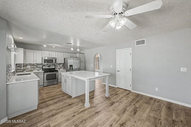 51 S Gold Mine Loop, Tucson, AZ 85748
