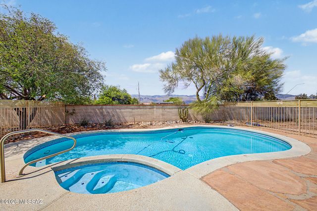51 S Gold Mine Loop, Tucson, AZ 85748