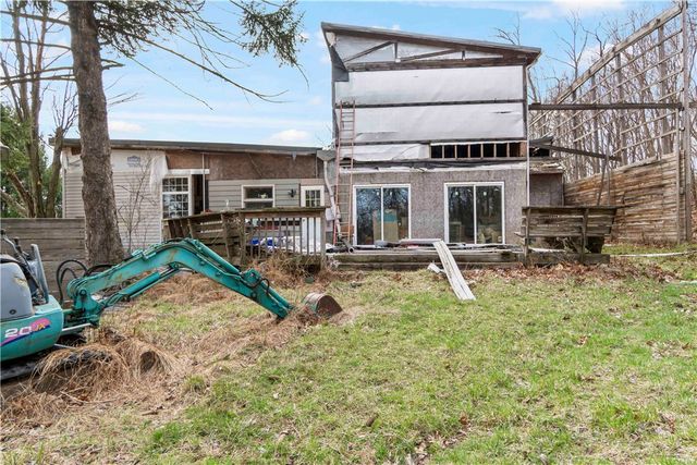 465 Amsler Ridge Rd, Economy, PA 15143