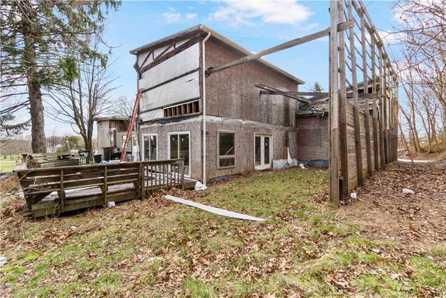 465 Amsler Ridge Rd, Economy, PA 15143