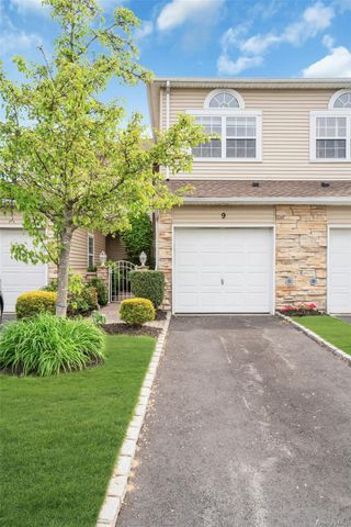 9 Windwatch Drive, Hauppauge, NY 11788
