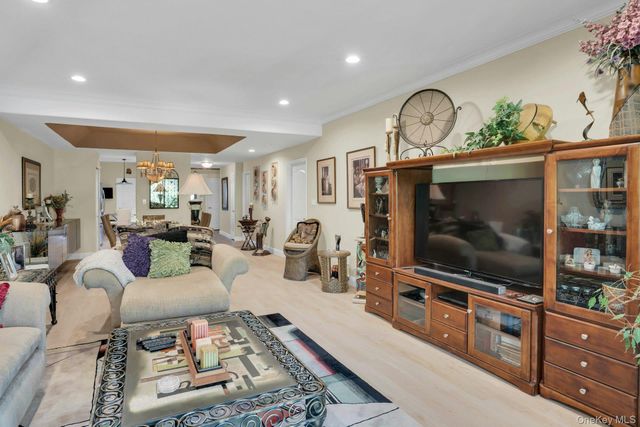 9 Windwatch Drive, Hauppauge, NY 11788