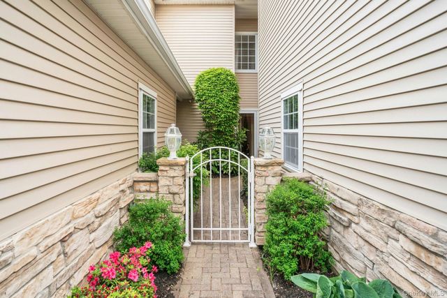 9 Windwatch Drive, Hauppauge, NY 11788