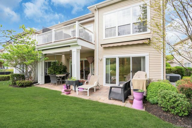 9 Windwatch Drive, Hauppauge, NY 11788