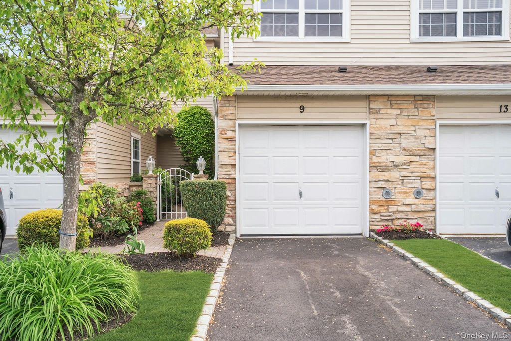 9 Windwatch Drive, Hauppauge, NY 11788
