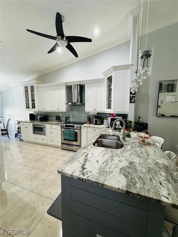 5313 Whitten DR 84, Naples, FL 34104