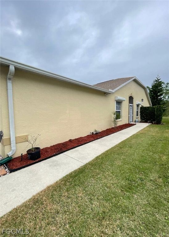 5313 Whitten DR 84, Naples, FL 34104