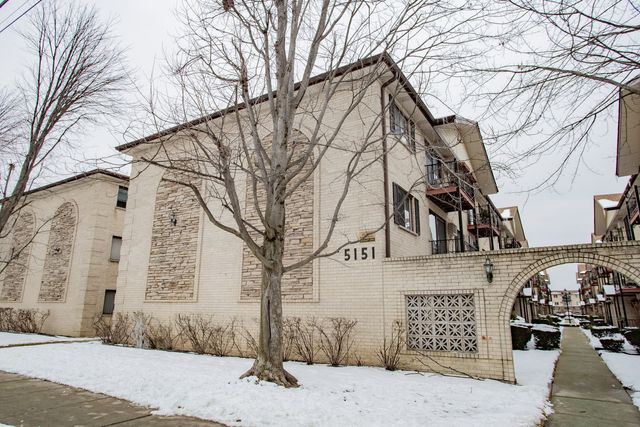 5151 N EAST RIVER Road 125A, Chicago, IL 60656