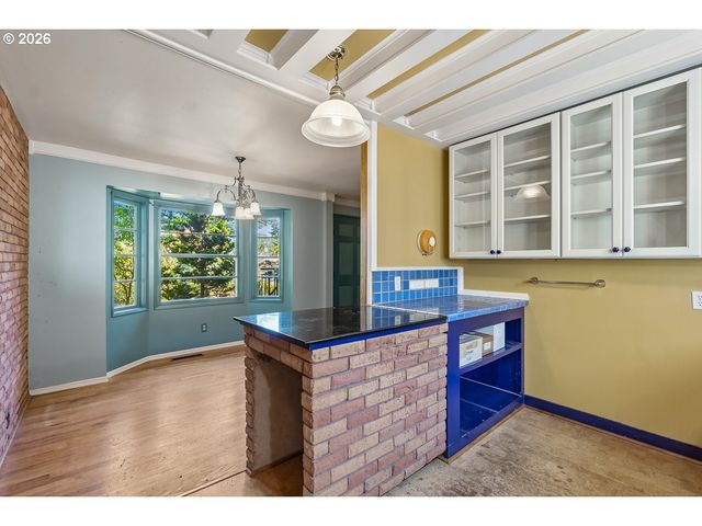 6434 Sw BRUGGER St, Portland, OR 97219