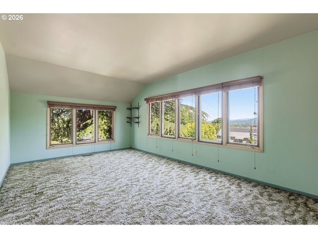 6434 Sw BRUGGER St, Portland, OR 97219