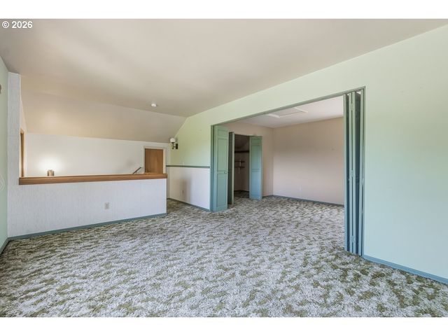 6434 Sw BRUGGER St, Portland, OR 97219