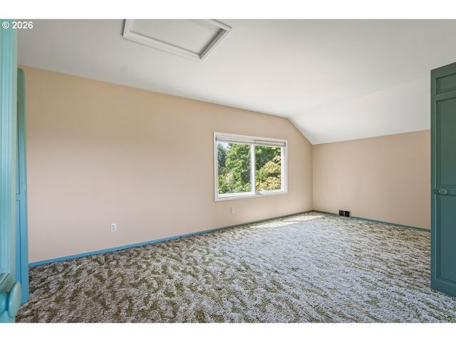 6434 Sw BRUGGER St, Portland, OR 97219