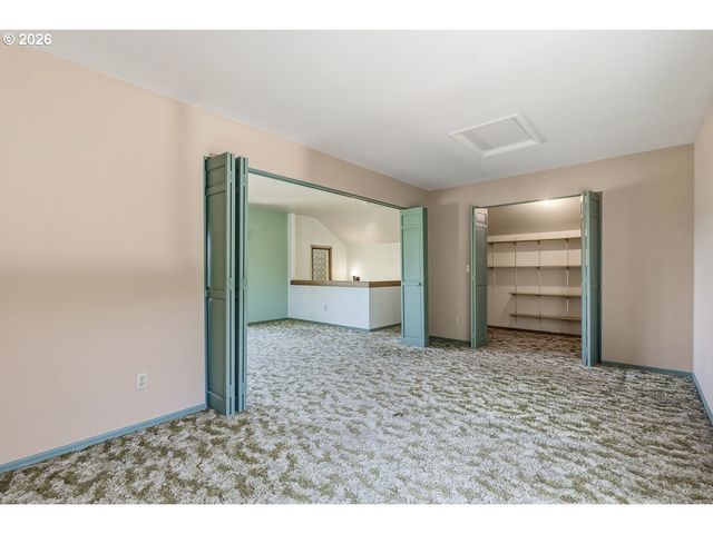 6434 Sw BRUGGER St, Portland, OR 97219
