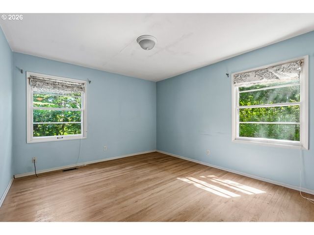 6434 Sw BRUGGER St, Portland, OR 97219